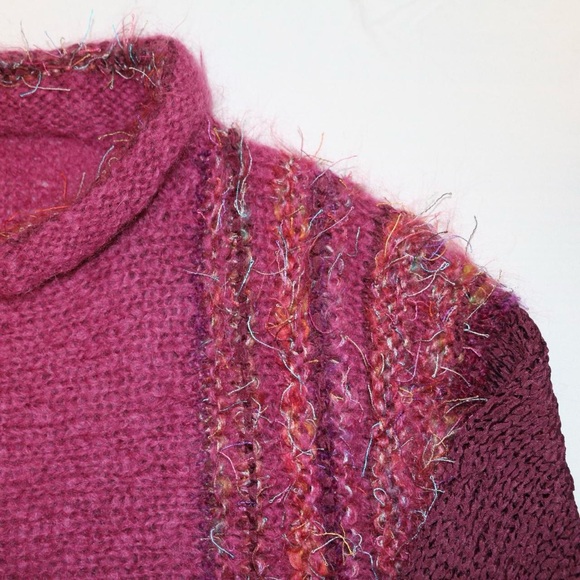 Funky handmade wool sweater with color blocked sleeve & multicolor fuzzy stripes - Picture 4 of 4